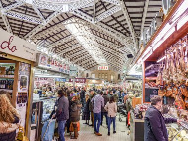 Valencia, İspanya - 28 Ocak 2017: Valencia Merkez Pazarı, Mercat Central, ya da Mercado Central olarak da bilinir, İspanya 'nın Valencia şehrinde..