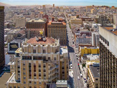 San Francisco, ABD - 24 Temmuz 2008: San Francisco, ABD çatıdan San Francisco şehrine manzara. Şehir, 44 'ü 120 metreden daha yüksek olmak üzere 410' dan fazla gökdelenden oluşuyor..