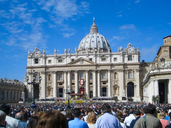 Rome Italy March 2005 People Peters Square Wait Pope — Stock Photo, Image