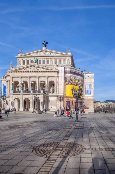 Frankfurt Nad Menem Niemcy Lutego 2011 Osoby Spacerujące Przed Starą — Zdjęcie stockowe