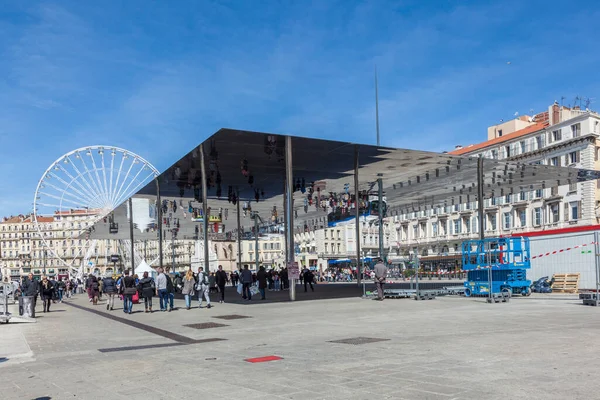 2015年3月29日 フランス マルセイユのノーマン フォスターのパビリオン マルセイユは2013年の欧州文化首都であり 2013年に1000万人の訪問者を誘致することを目指しています — ストック写真