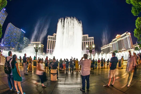 Лас Вегас Сша Червня 2012 Люди Дивляться Казино Las Vegas — стокове фото