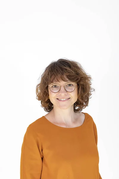 Porträtt Attraktiv Kvinna Med Glasögon Och Brunt Hår — Stockfoto