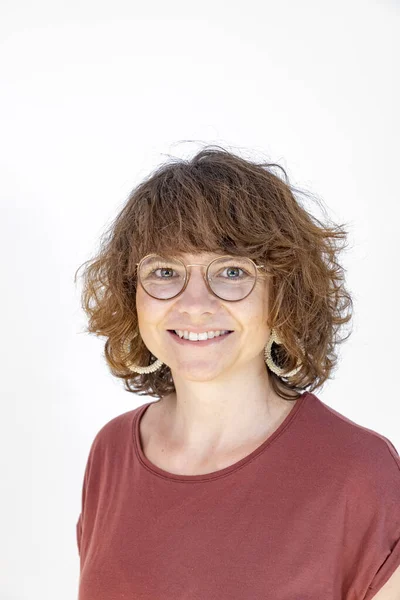 Retrato Mulher Atraente Com Óculos Cabelo Castanho — Fotografia de Stock