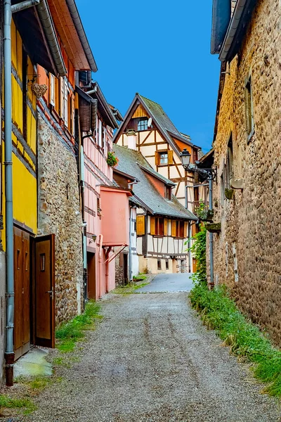 Piccola Strada Panoramica Con Case Graticcio Nello Storico Villaggio Eguisheim — Foto Stock