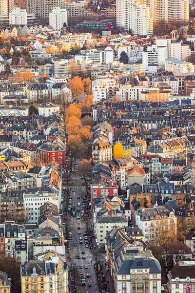 ドイツ フランクフルト 2017年1月17日 午後遅くに主要道路や高層ビルがあるフランクフルトのスカイライン — ストック写真