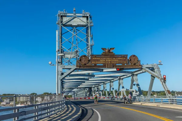 Portsmouth New Hampshire Maine Bağlayan Piscataqua Nehri Memorial Köprüsü — Stok fotoğraf