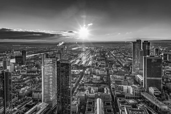 Φρανκφούρτη Γερμανία Ιανουαρίου 2017 Ουρανοξύστης Φρανκφούρτης Ποταμό Main Και Ουρανοξύστες — Φωτογραφία Αρχείου