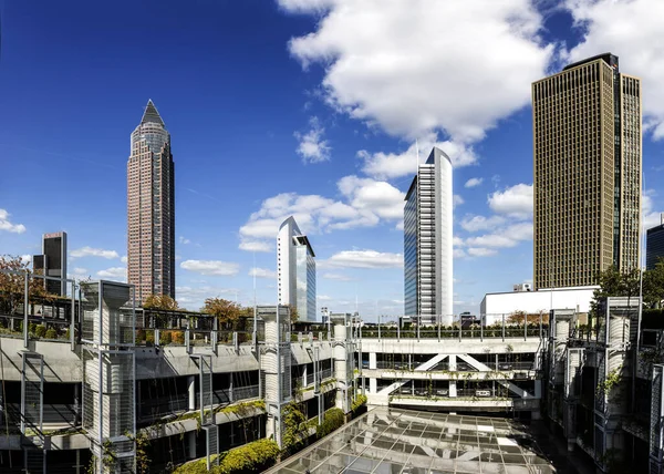 Frankfurt Alemanha Apr 2017 Tower Messeturm Lado Frankfurt Trade Fair — Fotografia de Stock