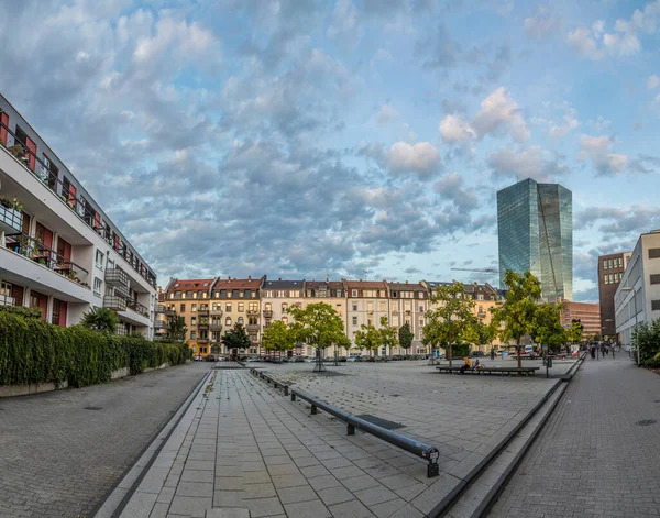 Frankfurt Niemcy Sierpnia 2017 Widok Ebc Nowe Domy Dzielnicy Ostend — Zdjęcie stockowe