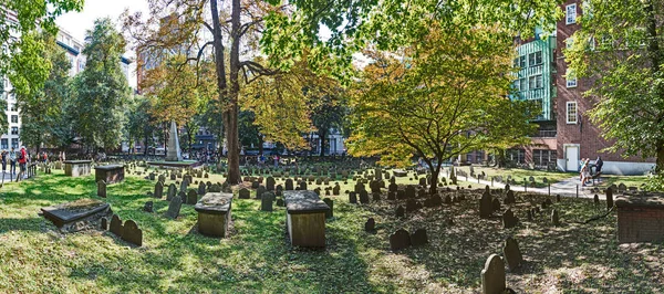 Boston Usa Sep 2017 Rows Headstones Tree Granary Burial Ground — Stock Photo, Image