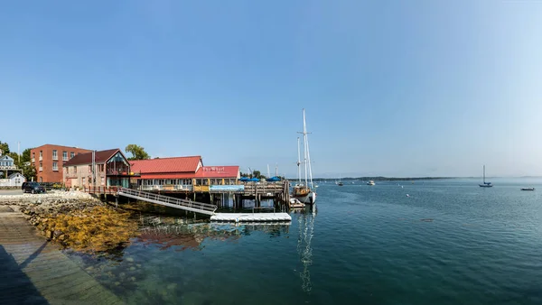 Castine Usa Sep 2017 Kauniita Taloja Viktoriaaniseen Tyyliin Veneitä Laiturilla — kuvapankkivalokuva