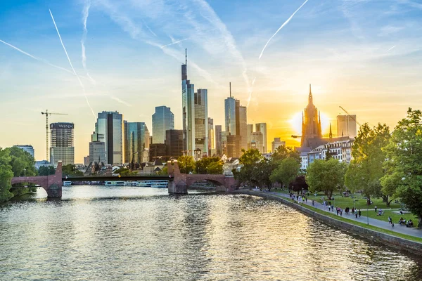 Frankfurt Germany May 2017 Skyline Frankfurt River Main Sunset — Stock Photo, Image