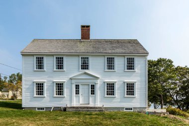 CASTINE, ABD - 17. SEP 2017: John Perkins House, Maine 'deki tarihi bir ev müzesi. 1765 yılında inşa edilen bina, Castine 'deki en eski evlerden biridir ve Gürcistan mimarisinin iyi korunmuş bir örneğidir..