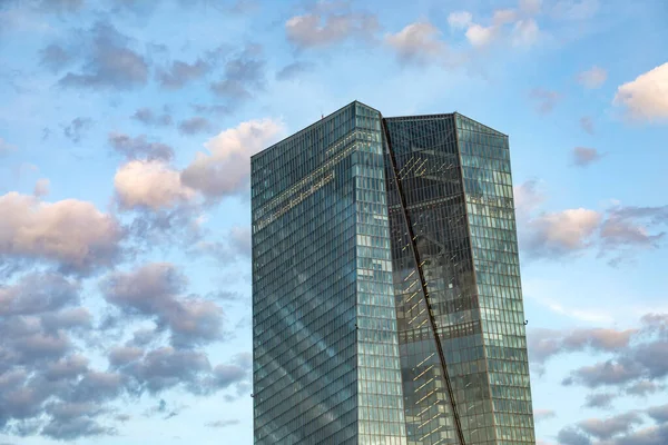 2017 Frankfurt Germany Jly View Ecb Building Reflections Blue Sky — 스톡 사진