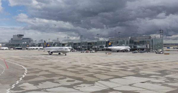 Frankfurt Alemanha Sep 2017 Aeronaves Terminal Aeroporto Frankfurt Rhein Main — Fotografia de Stock