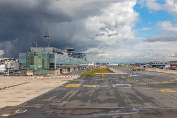 Frankfurt Nad Menem Niemcy Września 2017 Samoloty Terminalu Frankfurcie Nad — Zdjęcie stockowe