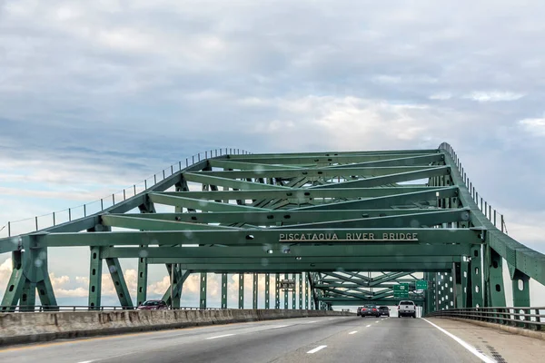 Portsmouth Usa Set 2017 Auto Attraversano Fiume Piscataqua River Bridge — Foto Stock