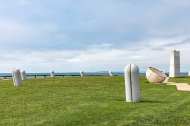 NEWPORT, ABD - 23. SEP 2017: ünlü Newport Portekiz Keşif Anıtı. Anıt 1988 yılında Brenton Point, Newport, RI 'de inşa edildi..