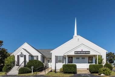 BARNSTABLE, ABD - SEP 24, 2017: Barnstable, ABD 'deki zion sendikası miras müzesi cephesi. Ev Victoria tarzı inşa edilmiş..