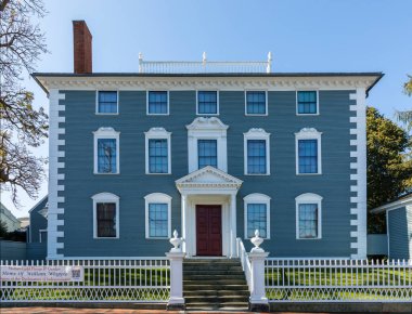 PORTSMOUTH, ABD - SEP 27, 2017: Bağımsızlık Bildirgesi 'nin bir imzacısı olan William Whipple' ın tarihi evi. 1763 'teki Moffatt-Ladd Malikanesi Amerika' nın en iyi Gürcü malikanelerinden biridir..