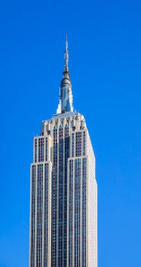 New York, Usa - 5 Ekim 2017: Manhattan, New York 'taki sokak seviyesinden Empire State Building View.