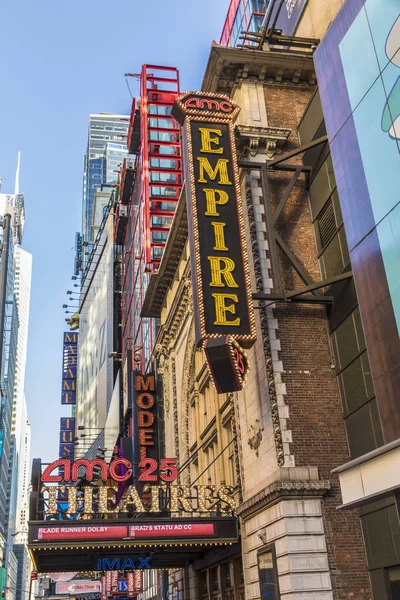 New York Usa Oct 2017 Neon Advertising Empire Theater Times — Stock Photo, Image