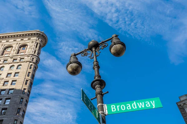 New York Usa Oct 2017 Flatiron Byggnad Manhattan Med Gatuskylt — Stockfoto