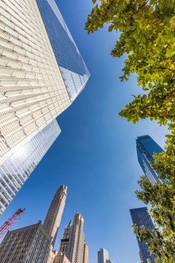 NEW YORK, ABD - OCT 6, 2017: New York, ABD 'de bir Dünya Ticaret Merkezi İnşaat, Büyük Elma' nın Skyline 'ı.