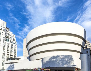 NEW YORK, ABD - OCT 6, 2017: Solomon R. Guggenheim Müzesi empresyonist, post-empresyonist, erken modern ve çağdaş sanat koleksiyonunun kalıcı evidir..