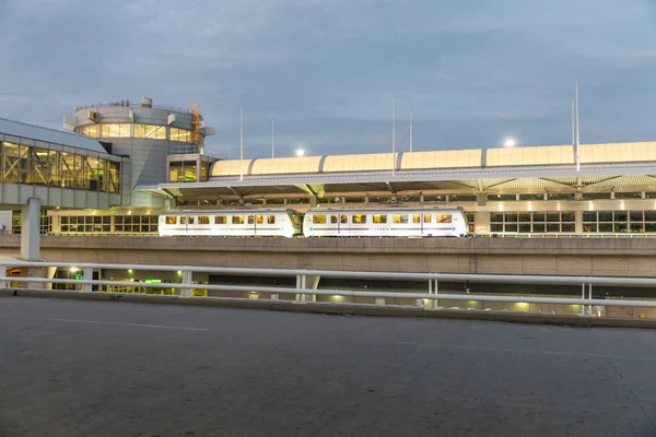 Nueva York Octubre 2017 Tren Aéreo Conecta Terminal Aeropuerto John —  Fotos de Stock