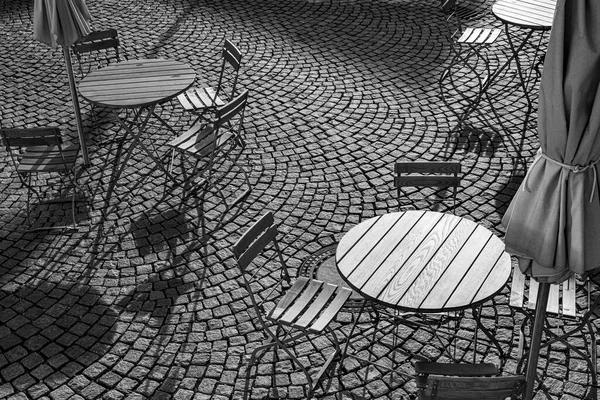 Assentos Café Alemão Livre Com Mesas Redondas Cadeiras Madeira — Fotografia de Stock