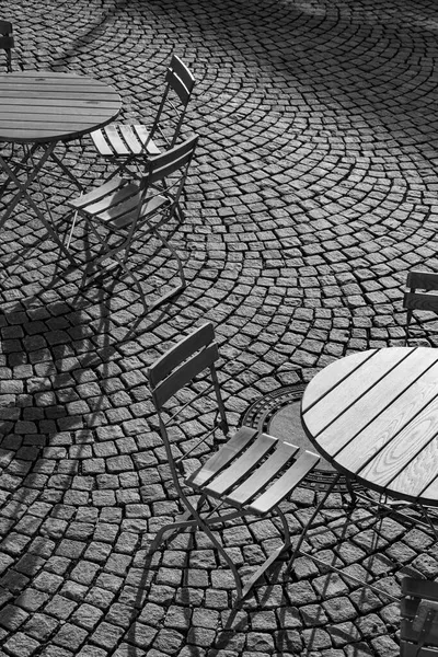 Salon Café Allemand Extérieur Avec Tables Rondes Chaises Bois — Photo