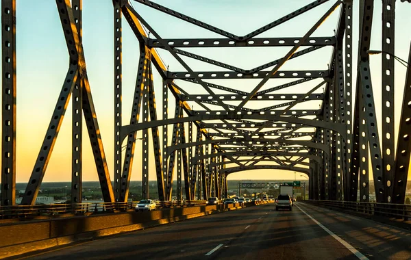 州間高速道路10号線のバトンルージュ橋の眺めルイジアナ州ホーレス ウィルキンソン橋のミシシッピ川の上 — ストック写真