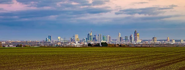 Horizonte Frankfurt Noite Com Nuvens Arranha Céus — Fotografia de Stock