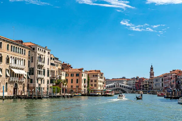 Benátky Itálie Července 2021 Panoramatický Výhled Kanál Grande Loděmi Benátkách — Stock fotografie