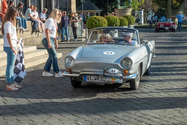 Wiesbaden Alemanha Setembro 2021 Renault Caravelle Atinge Objetivo Final Oldtimer — Fotografia de Stock