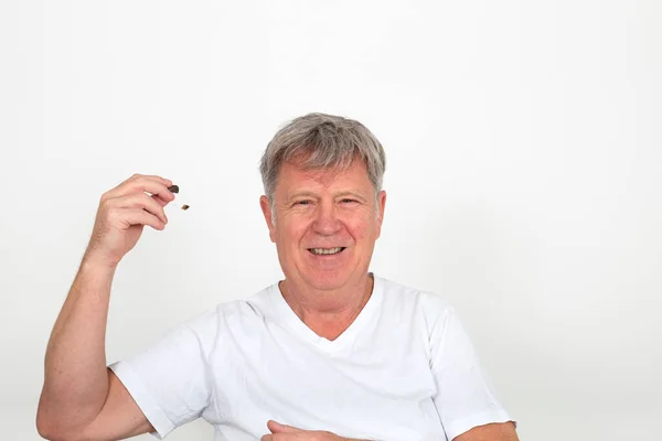 Älterer Mann Verwendet Hörgeräte Hörverlust Auszugleichen — Stockfoto