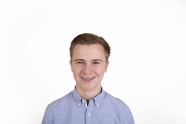 mutlu gülümseyen beyaz çocuk portresi