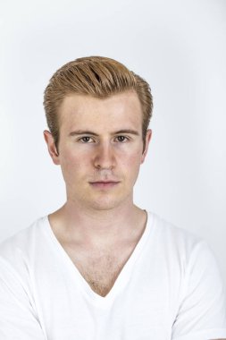 beyaz izole Studio genç adam portresi