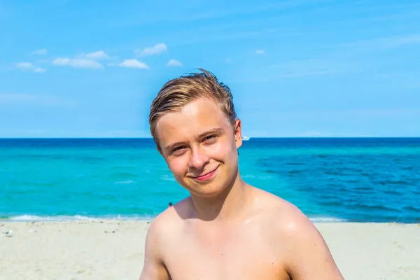 Teenager Enjoys Beautiful Beach — Stock Photo, Image