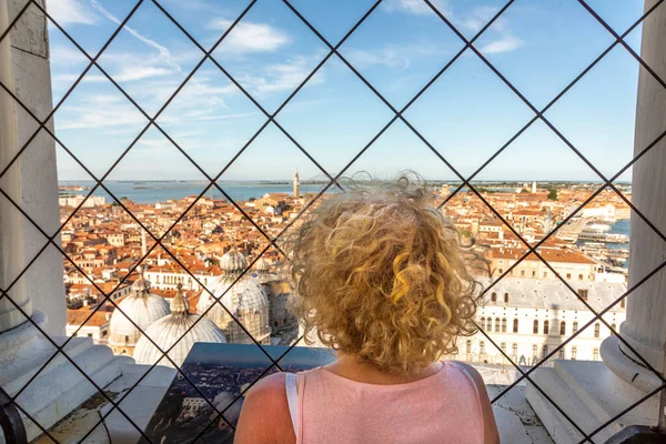 Woman Enjoys Scenic View Roof San Marco Cathedral Skyline Venice — Stock Photo, Image