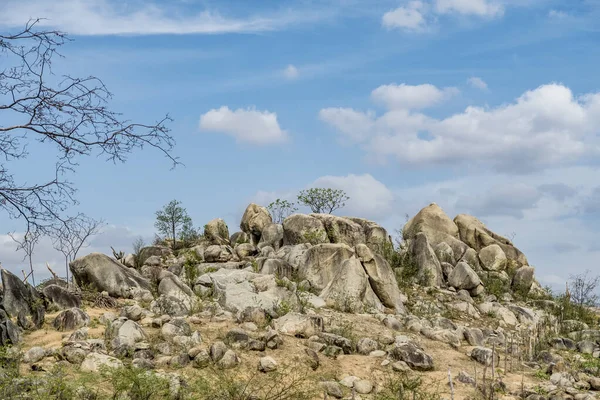 Brezilya Nın Cabrera Bölgesinde Büyük Kayalarla Çevrili Bir Manzara — Stok fotoğraf