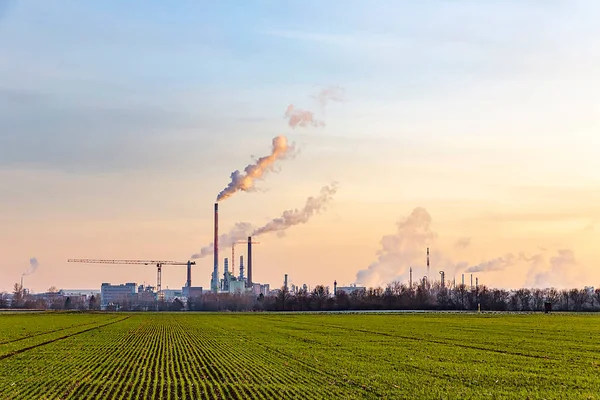 Industry Complex Frankfurt Late Evening Fields Smoking Chimney Winter — Stock Photo, Image