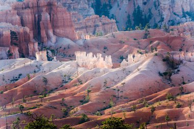 sabah ışığında bryce canyon amfi tiyatro, Tapınak, gibi muhteşem taş oluşumu ile güzel manzara resimler