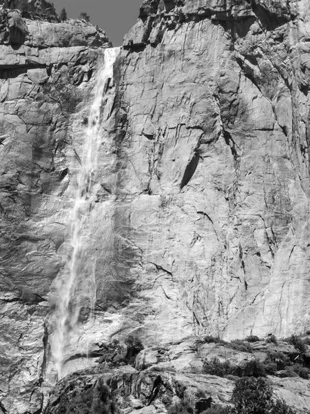 Famosa Formación Rocosa Con Cascada Yosemite Inferior Romántico Valle Del —  Fotos de Stock