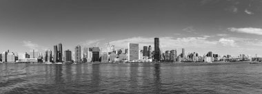 New York, ABD - 6 Ekim 2017: Hudson nehri ve BM binası ile New York panoraması.