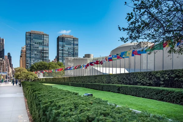 วยอร สหร ฐอเมร ลาคม 2017 อาคารสหประชาชาต ธงของประเทศท วมในดวงอาท — ภาพถ่ายสต็อก