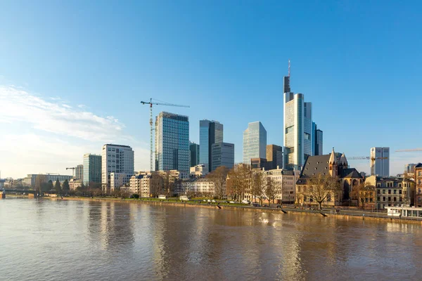 Frankfurt Almanya Ocak 2018 Ana Nehir Ile Frankfurt Ufuk Çizgisine — Stok fotoğraf