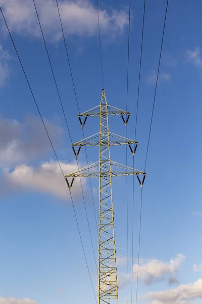 Zicht Elektrische Pyloon Onder Heldere Blauwe Lucht — Stockfoto